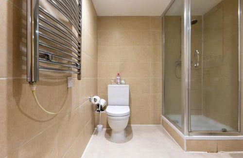 Zone 1 Modern 2 Bed 2 Bath Apt with outdoor space Hyde park - Foto 38