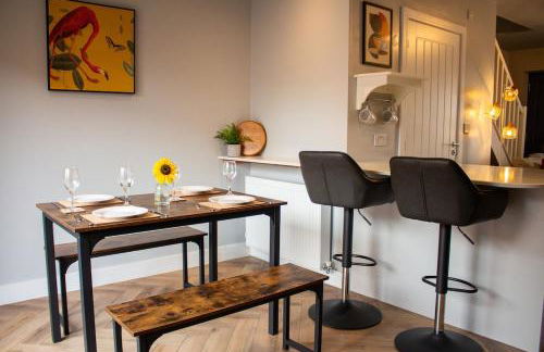 2 Bed House - Sleeps 4 - Parking - Foto 17