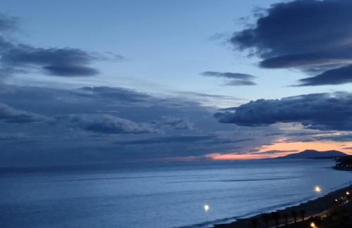 Apartamento con terraza, vistas playa y montaña - Foto 33