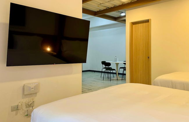 w Glorious Loft w Elegant Balcony in Cali - Photo 13