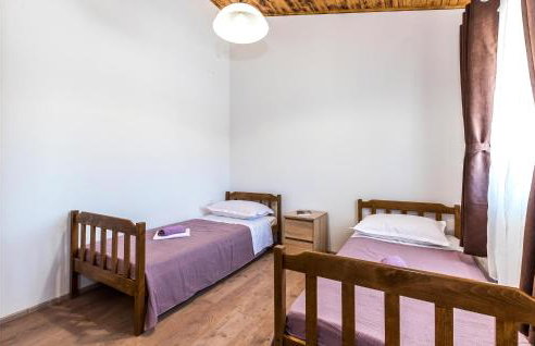 Awesome Home In Unesic - Foto 28