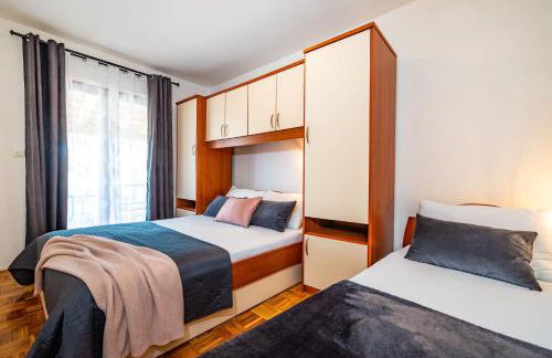 Merita Apartments with Pool - Photo 18