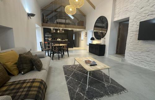 Beudy at Pentrecelyn - a gorgeous barn conversion with hot tub - Foto 7