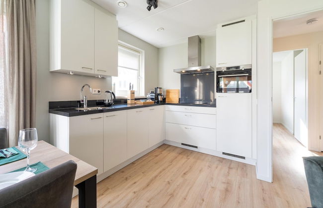 Luxurious Holiday Home With Parking - Photo 13