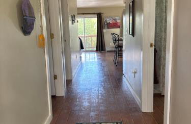 Private 2 Bedroom Lofted Garage Getaway - Foto 29