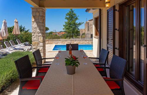 Einzigartige Villa mit Salzwasserpool, Panoramablick, Bikes, Trampolin, Tischtennis - Foto 27