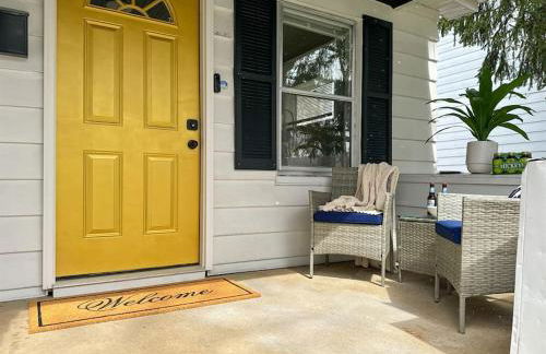 Step into School Spirit at the Golden Dome Getaway - Foto 6