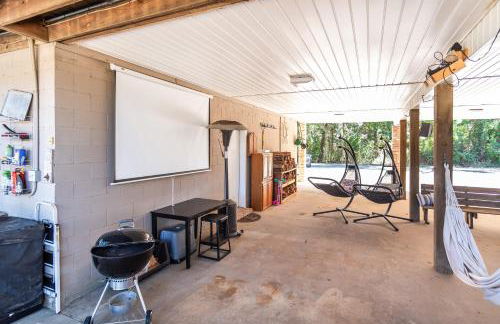 Bayou Breeze Retreat with Pool & River Access - Foto 21