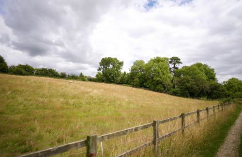 Tring Grange Cottage Sleeps 2 with Onsite Parking - Photo 44