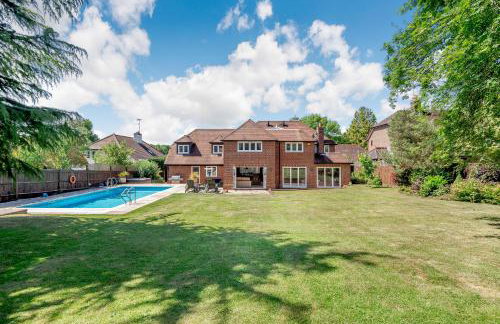 Luxurious Modern Henley Home with Pool & Hot Tub, 5 Bedrooms, Parking - Foto 6