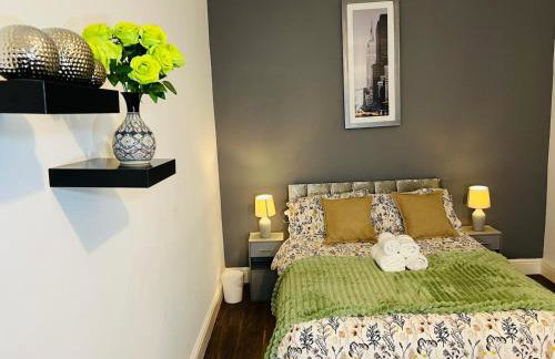 Comfortable Home From Home Bolton Central - Sleeps - 10 - Photo 44