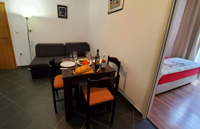 Charming Apartment 3 Sleeps 4 Guests - Photo 24