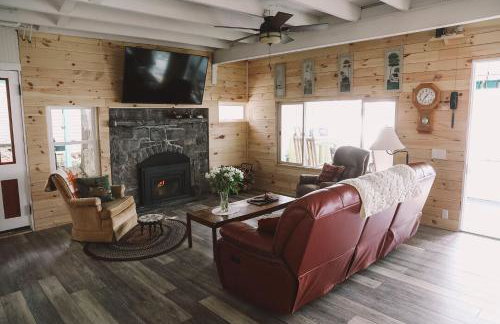 Beautiful Lake Champlain Lake Home with Private Beach - Foto 15