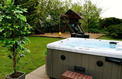 Deluxe 4 or 5 Bed House with Hot Tub, Cinema Room Sleeps 15 - Foto 50