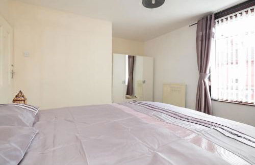Comfy Home King Size Bed close to Asda & Sefton Park, Very Fast WIFI! - Foto 16