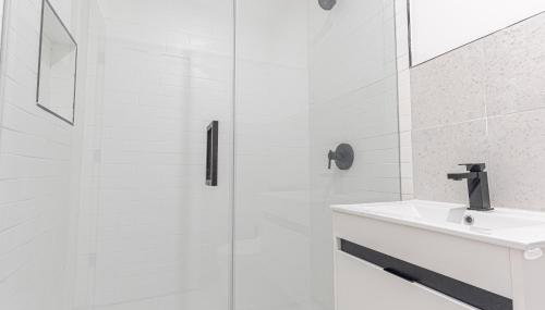 Modern Duplex Escape w Backyard - Foto 2