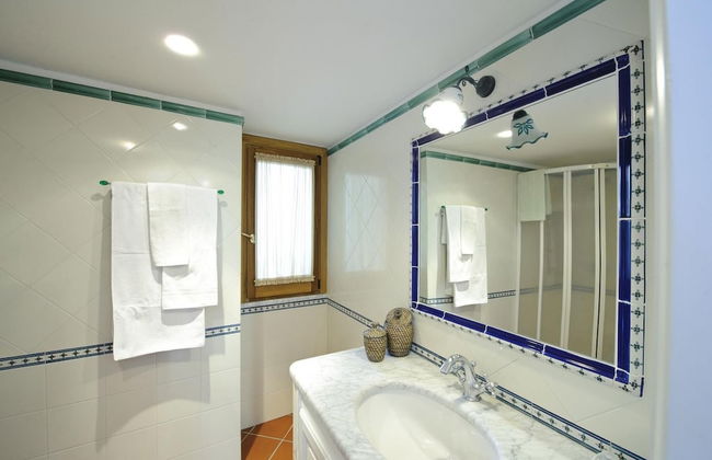 Casa Elena - In the Center of Praiano Parking Panoramic Hot tub - Photo 15