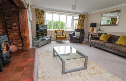 Manor Wood - Photo 6