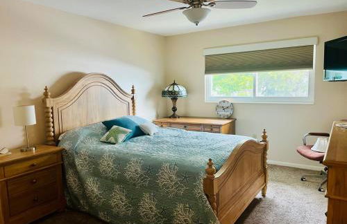 Gorgeous 2 Bedroom Waterfront Condo - Foto 17