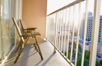 Tropical Studios at Marine Surf Waikiki - FREE PARKING - BEST LOCATION - FULL KITCHEN - SWIMMING POOL - Foto 12