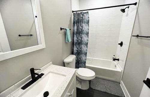 Modern 2BR 2BA Apartment with rooftop in Brewerytown - Foto 11
