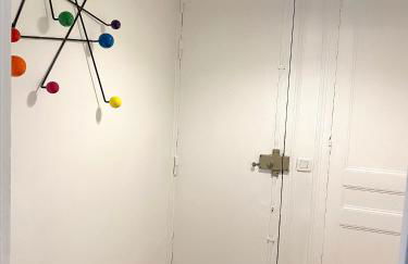 Real Parisian apartment with 2 bedrooms and AC - Foto 17