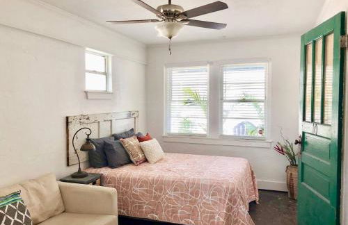 Surf Shack - Steps to the beach, lush fenced backyard by Beach Haven Vacation Rentals - Foto 11