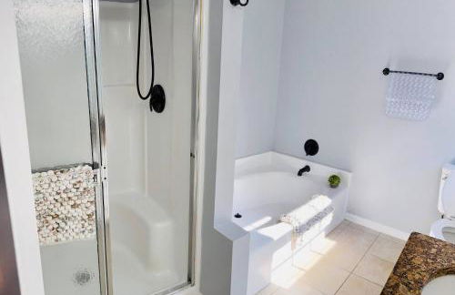 Retreat 4BR Sleeps 10 plus, 8mi LakePoint, Red Top - Foto 6