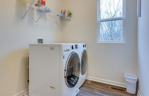 Private Backyard! Spacious Home 25 Mi to Columbus - Foto 25