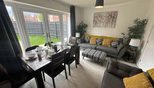 3 Bed Home for Contractors & Relocators with Parking, Garden & WiFi 5 mins walk to Town Centre & Train Station - Foto 4