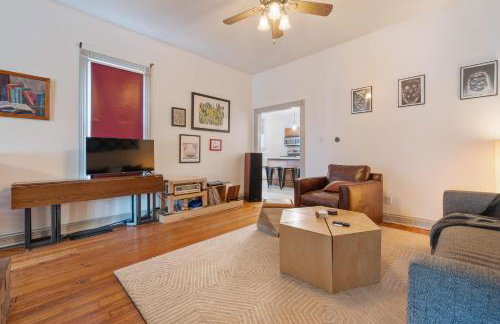 Charming City Home with Patio Fire Pit & Record Player-Family Friendly - Foto 13