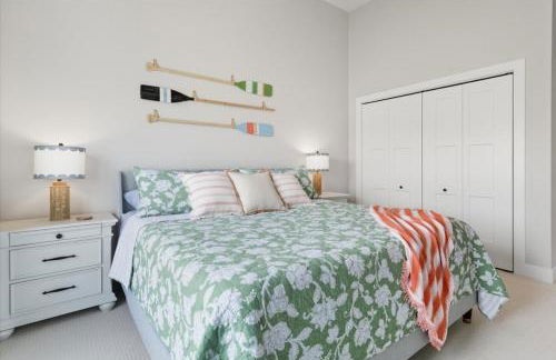 Modern Lakefront Escape | The Twelve - Foto 24