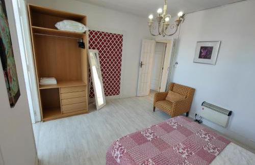 Rua Nova Apartment 28, 3 Dormitorios, WIFI, PS4 y Netflix, a 200m Catedral - Foto 62