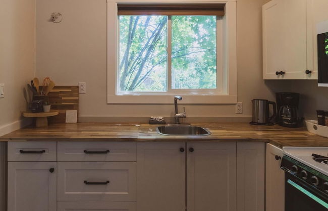 Barefoot Villas Cabin 2 Moose w/ Hot Tub - Photo 10