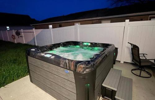 Cozy Pool & Hot Tub Retreat by Casino - Foto 1