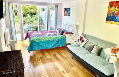 Patio lodge with forest access close to beaches - Foto 4