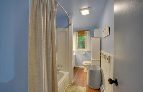 Hermantown Home with Decks, Grill and Hot Tub! - Foto 14