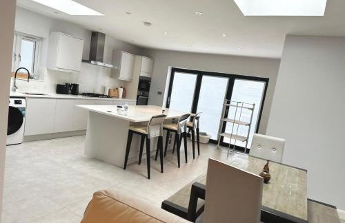 4 Bed House-Garden-Parking-15 min Elizabeth Line - Foto 36