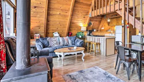 Cozy A-Frame with Hot Tub Near Arrowbear Lake! - Foto 4