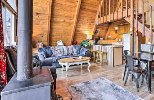 Cozy A-Frame with Hot Tub Near Arrowbear Lake! - Foto 4