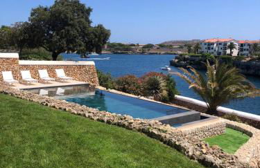 Splendide Villa les pieds dans l'eau dans la baie de Mahon - Foto 1