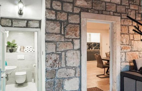 Cozy Home In Postira With Wifi - Photo 31