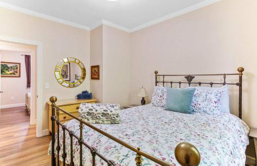 Modern Cabin Retreat with Swim Spa Hot Tub and Air Conditioning - Foto 27