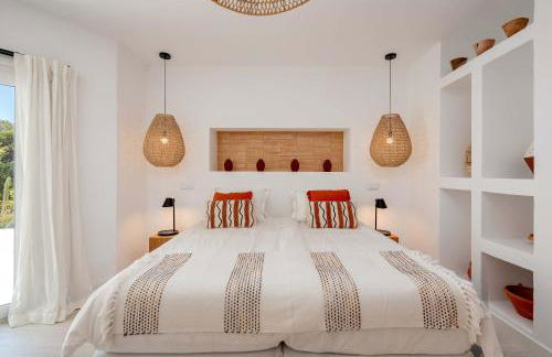 Charming Villa with Pool & Scenic Garden - Foto 35