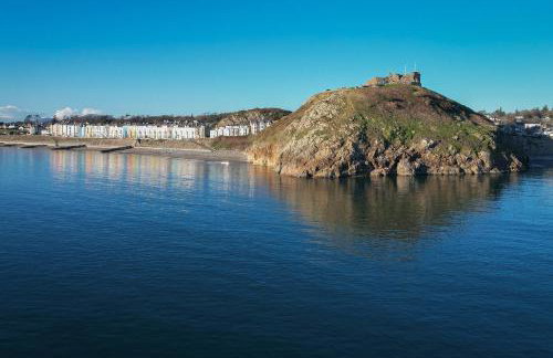 Bay View, Sleeps 18, 7 Bedrooms, 7 Bathrooms, Seafront, Criccieth - Foto 51