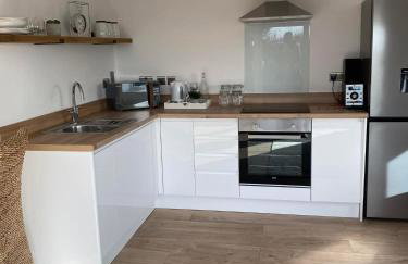Studio Cabin Retreat with Hot Tub Sea and Downs views in Seaford with own garden - Foto 18