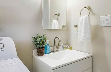 Soak n Stroll 2 State St Casino Firepit Dogs OK - Foto 26