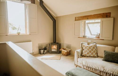 Lyme Tree Farm Cottages - Hotching Barn and Knockstone Cottage - Foto 34