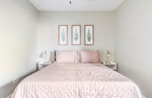 4 Bed 2 Bath, Dog Friendly, Pool, Walk to Stadium - Foto 7