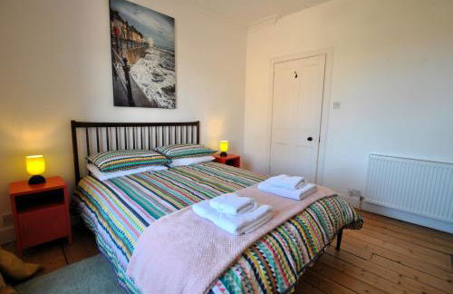 Bass View Cellardyke- contemporary coastal stay - Photo 3